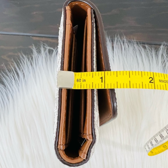 Michael Kors Jet Set Travel Large Trifold Wallet - Picture 15 of 16